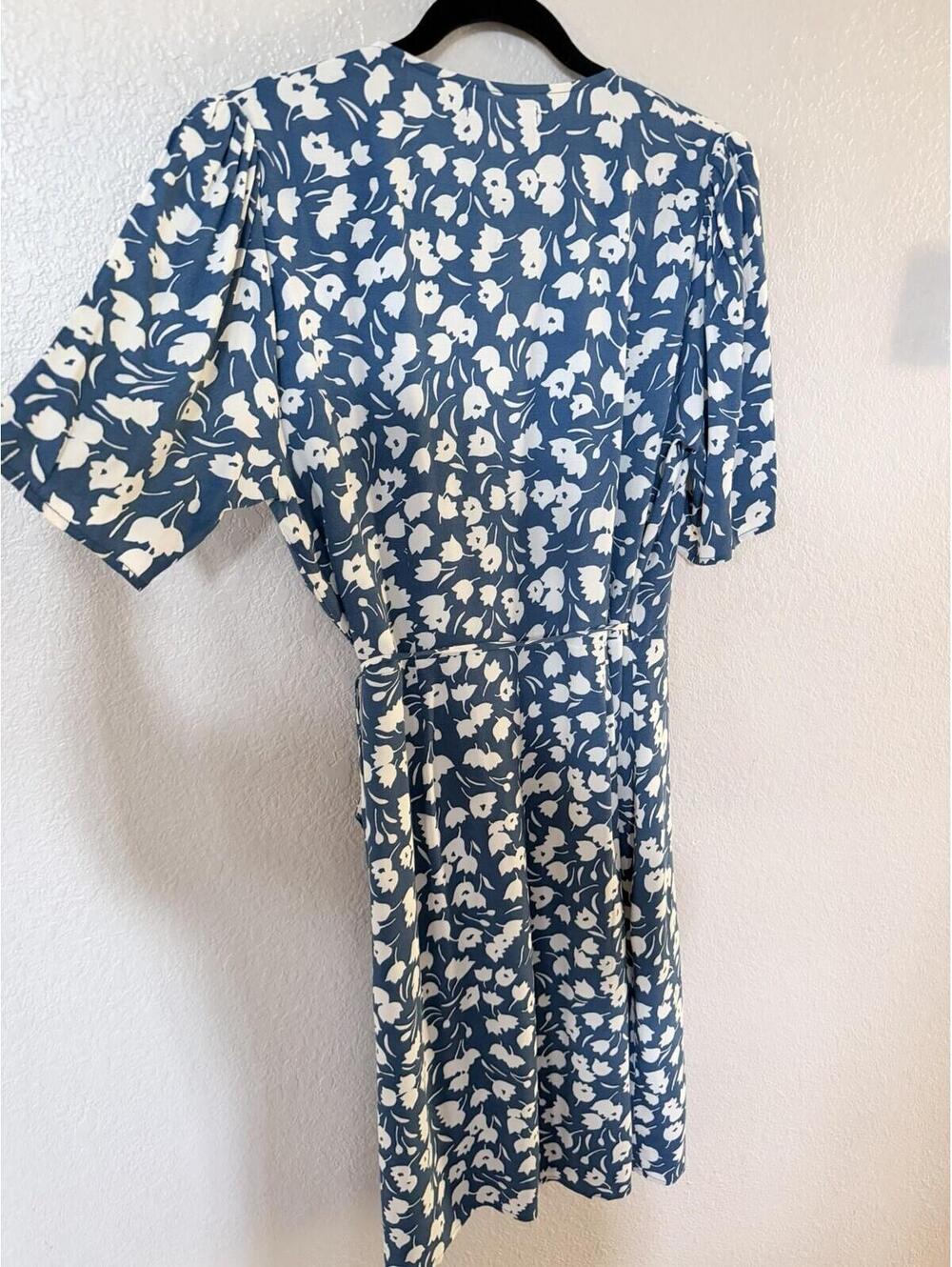 New Reformation Laurent Wrap Floral Print Short Sleeve Dress In Blue Multi Sz XL - Picture 7 of 10